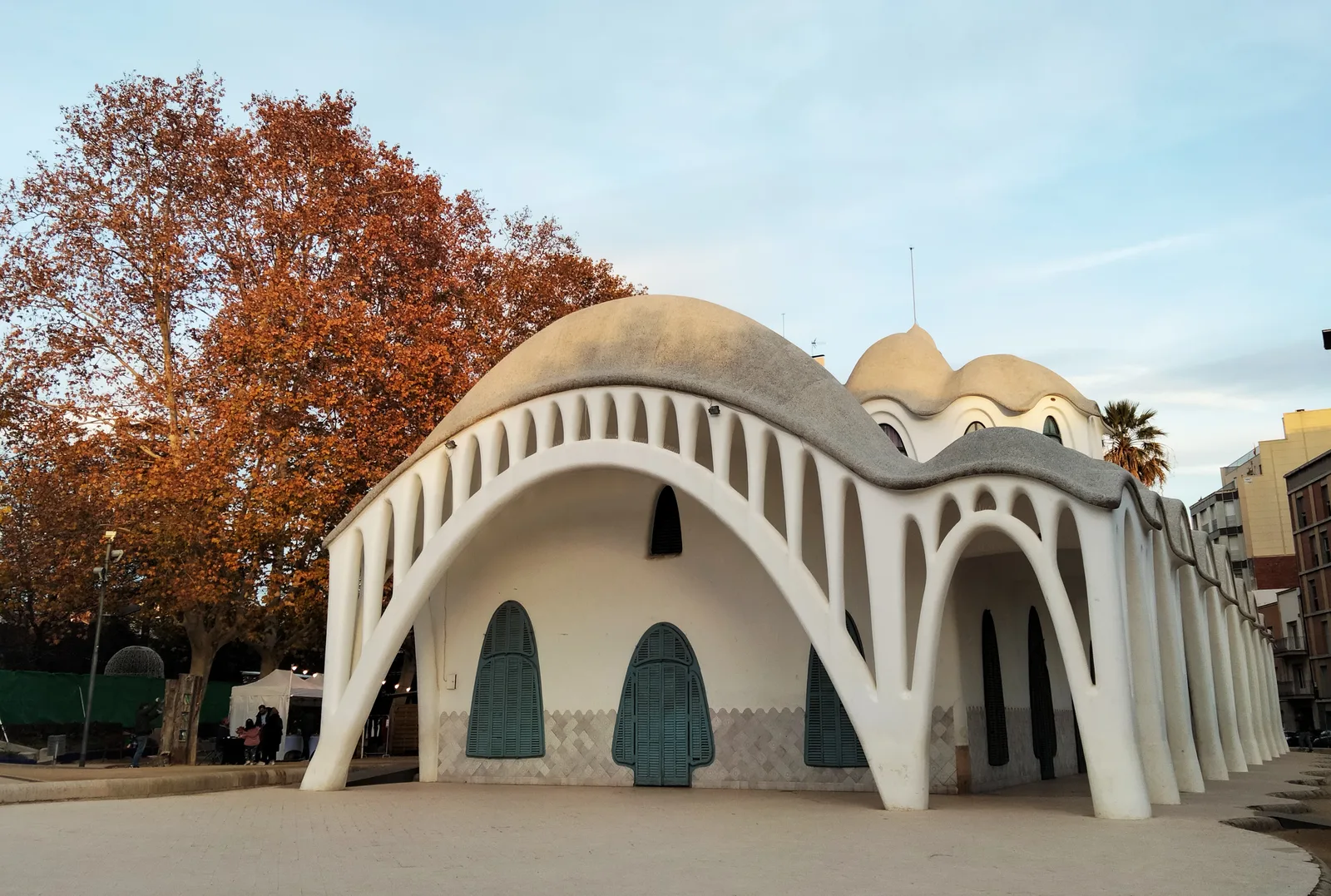 La Masia Freixa, joya del modernismo industrial, en el parc de Sant Jordi de Terrassa